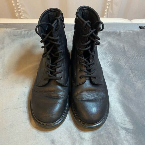 Dr. Martens genuine leather boots, size 7 - Picture 1 of 8